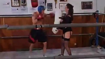 TETTONA SCOPATA SUL RING: Blowjob, Doggy  Cowgirl Porn