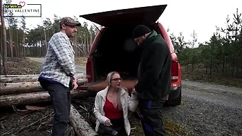 Vivi Vallentine - Erster Outdoorfick Und Gleich Zwei Holzfaller