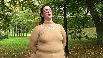 May Thai relaxes in this hot threesome... - Jacquie et Michel TV