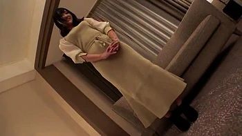 笑顔美女がパンティ食い込み手マンとバイブ攻めでオマンコから白濁愛液