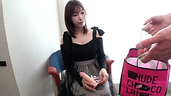 200GANA-3250　【ホワイトデー前×美人アパレル店員】春一番に舞う白上着のゆったり系美女を渋谷でナンパ！