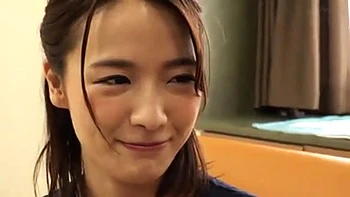 00737,A beautiful woman who feels