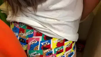 Hermanastro no me la metas por el culo me duele mucho | mi hermanastro entra al baño mientras me cepillo los dientes y me exita mucho sentir su pene duro | buenos dialogos