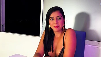 Amateur cougar mummy deep-throats muscle man's large tits,