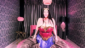 Korina Kova – Wonder Woman (Video)