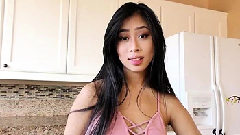 Jade Kush fucks her big daddy's dick to borrow his car