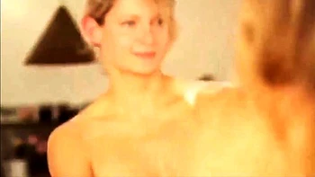 Die leidenschaftliche Lesbenliebe deutscher Blondinen