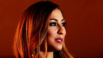 Teen personal trainer poses nude outdoor