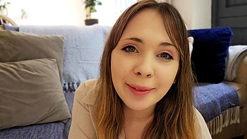 Hot amateur brunette masturbates