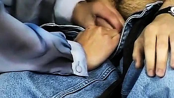 Blonde deutsche MILF testet einen Jungen whrend eines Casti