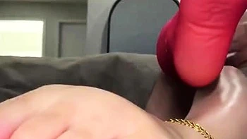 Amateur hottie solo masturbation