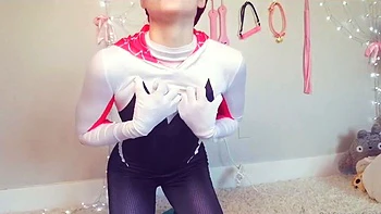 Amateur teen girlfriend toys and sucks cock at home