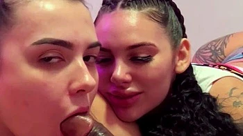 Amateur interracial threesome with double blowjob