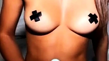 Annalisa is an amateur teen babe fucking the toy