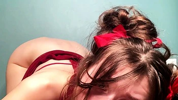 Teen blonde babe moist peach toy play and she loves it