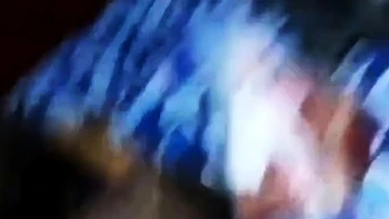 Latina amateur habla con su novio durante el anal en estilo