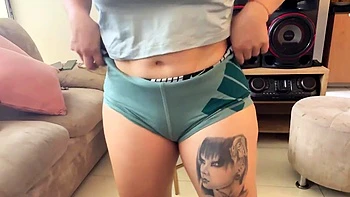 KIRA BLONDE  una cuñada con muchas ganas de leche