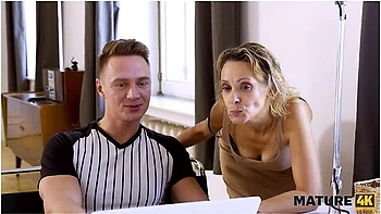 Mature Is Rammed By Random Laptop Fixer In The Husbands Absence With Vivven Veba