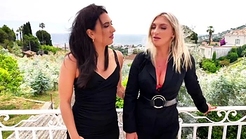 Leila wanted to make sure she hadn't dreamed... - Jacquie et Michel TV