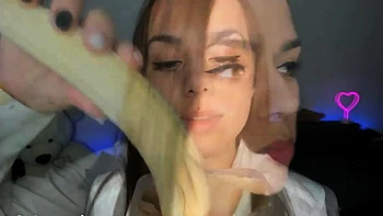 ASMR Eating Bananas ?