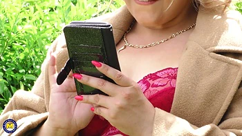 Thick British MILF Ashley Rider Loves to Show off Her Big Round Ass!