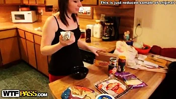 Guy fuck his girlfriend in the kitchen and Cum shot