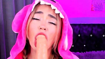 Ahegao teen Aleja really enjoys sucking all the way down