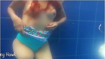 Amputee Touches Herself In The Pool