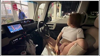A Perverted, Big-breasted Milf Who Masturbates In The Car In Public Even If A Young Man Sees Her