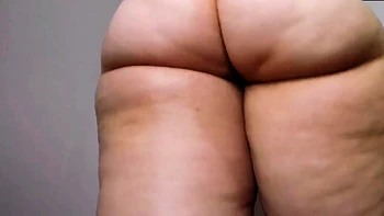 Ela adorava exibir sua bunda deliciosa e mereceu uma