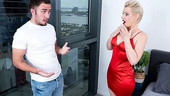 Short-haired blonde Bobbi Shay likes jumping on a big boner