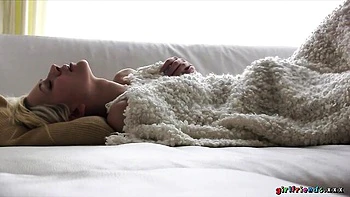 Tracy's fingering dirt