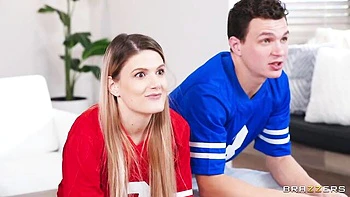 Well-formed Lily Lou - side fuck porn - Brazzers Exxtra