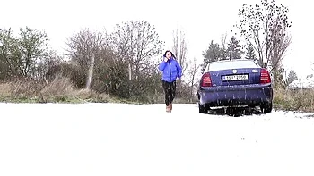 Stunner Naomi's straight hair action