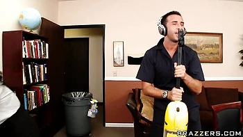 Insatiable Vanilla Deville's brunette xxx