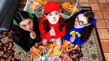 Jade and Bella's medium size tits video