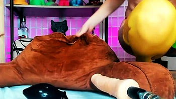 Close up MILF masturbation