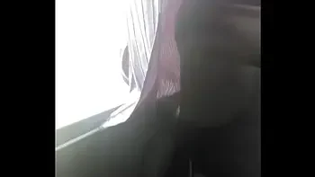 Chico me muestra su pija en autobús y me resisto para no chapársela