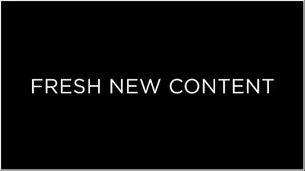 VIXEN Freya & her boss mix business & pleasure on work trip