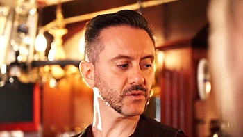 Georgia guides the naughty dreams of some studs... - Jacquie et Michel TV