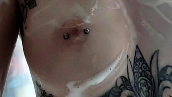 Pussy rubbing babe goes solo in shower play in hd