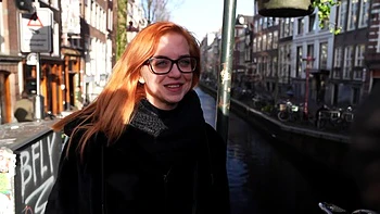 Malicia, 24 years old, cam-girl with various talents... - Jacquie et Michel TV