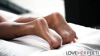 Love Her Feet featuring Sage Hunter and Linda Lan's foot sex smut