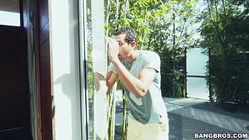 Mandy Muse Puts On a Show