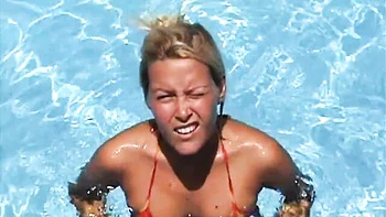 Sophie Moone shows off her nice bikini body by the poolside