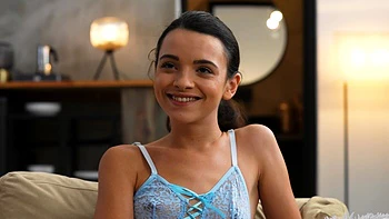 Skinny yoga enthusiast Ohana Petite shows off her flexibility in hd