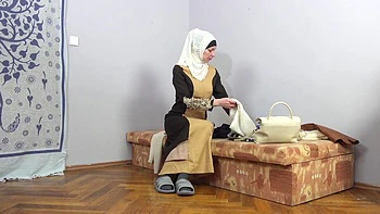 Cum on my hairy pussy!