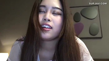 4616022 年齢に似合わすヒッチな経歴から炸裂するアtル舐めシュホフェラか最高制服か似合うはにかみ19歳緊急出演無