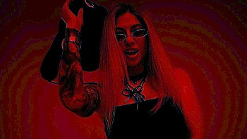 Amateur blonde babe masturbates on cam