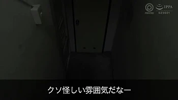 清楚な雰囲気の風俗嬢がエロいコスプレで男をリップ責めして秘密でチンポ挿入